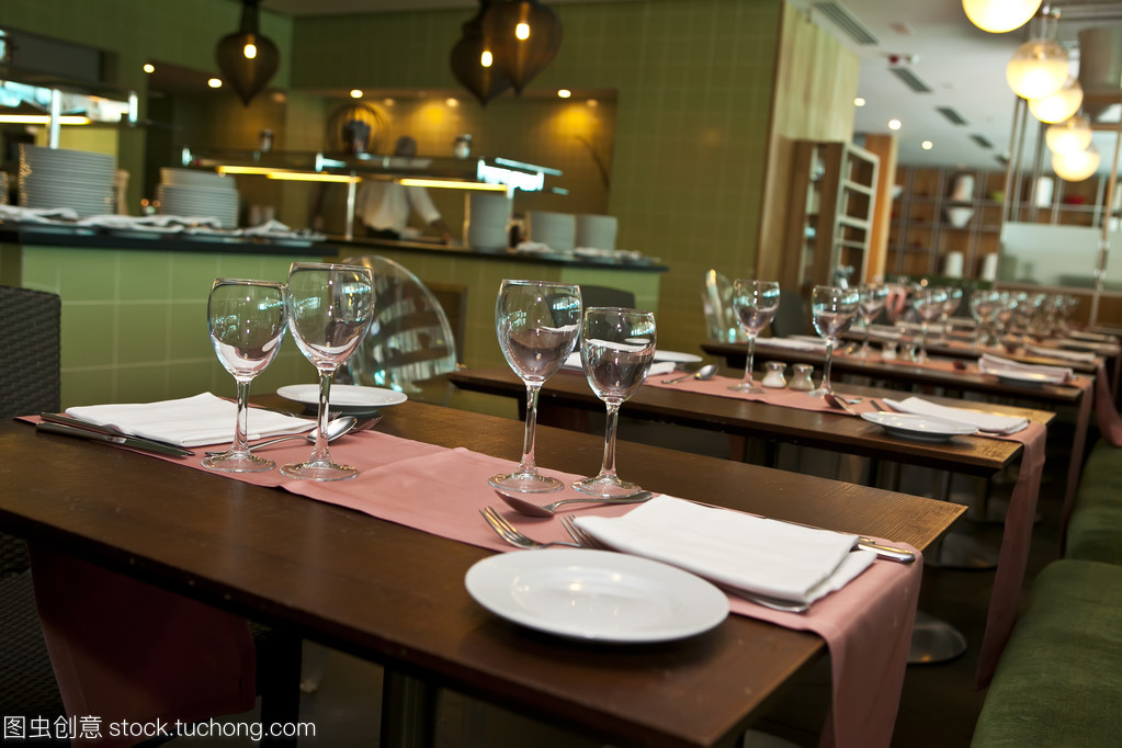 餐饮服务的多重价值 从基础需求到体验经济